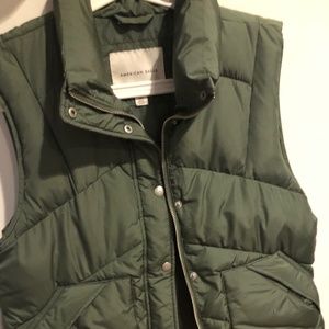 Puffy Vest - American Eagle (L)